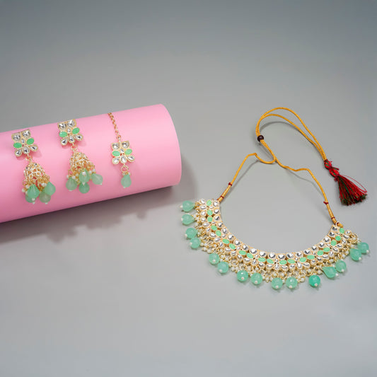 Gold Plated Kundan and Pearl Necklace Jewelery set for Women with Maangtika & Earrings .